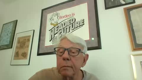 Snapshot of bestshot1951 chatting on 10-31-25, 01:45 bestshot1951 online show from 10-31-25, 01:45