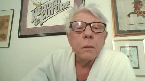 Snapshot of bestshot1951 chatting on 12-17-25, 01:06 bestshot1951 online show from 12-17-25, 01:06