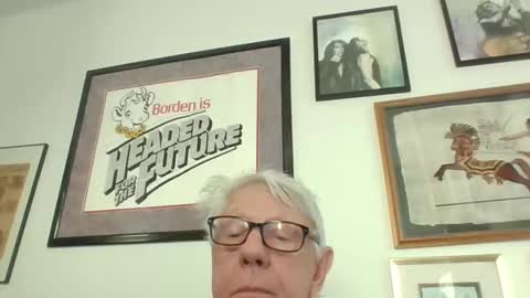 Snapshot of bestshot1951 chatting on 12-22-25, 01:30 bestshot1951 online show from 12-22-25, 01:30