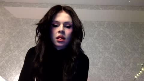 Snapshot of betterbehave chatting on 12-18-24, 05:21 Tina online show from 12-18-24, 05:21