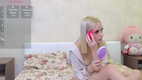 Snapshot of betty_blame chatting on 09-24-25, 09:01 Betty and Oscar online show from 09-24-25, 09:01