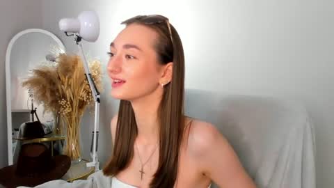 Kelly online show from 06-18-26, 01:17