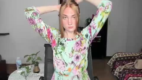 Dory make me happier online show from 06-19-26, 04:17