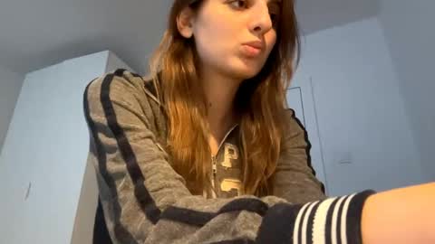 Snapshot of beulahweikert chatting on 05-05-26, 05:32 Lina online show from 05-05-26, 05:32