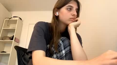 Snapshot of beulahweikert chatting on 06-09-26, 04:18 Lina online show from 06-09-26, 04:18