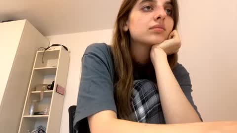 Snapshot of beulahweikert chatting on 06-15-26, 05:15 Lina online show from 06-15-26, 05:15