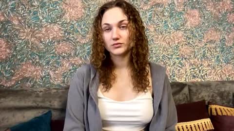 Sophie online show from 04-06-26, 09:43