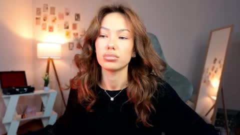 Snapshot of beverlyclub chatting on 03-17-26, 01:03 Lilly online show from 03-17-26, 01:03