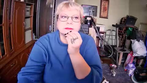 BeverlyQCynia online show from 11-14-25, 12:26