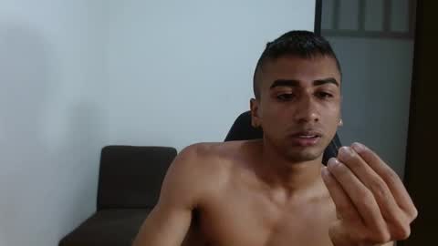 Snapshot of bfernando_05 chatting on 02-28-25, 11:01 BAYRON online show from 02-28-25, 11:01