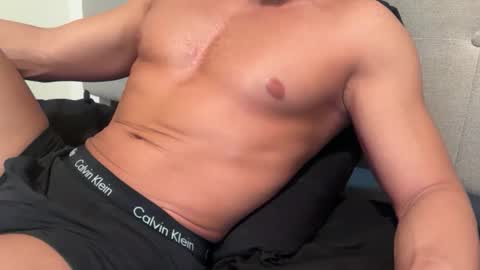 Snapshot of bflexxx_ chatting on 05-17-26, 10:39 bflexxx online show from 05-17-26, 10:39
