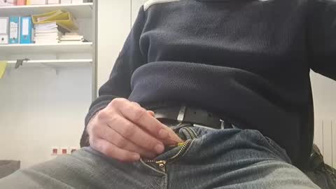 My name is David and if you like public exhibitions you wont be disappointed with me LoL - My favorite vibes is 44  online show from 02-26-25, 04:24