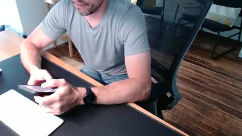 Snapshot of bi_sexy_man chatting on 05-27-26, 06:16 bi_sexy_man online show from 05-27-26, 06:16