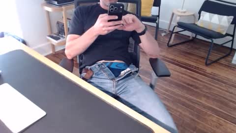 Snapshot of bi_sexy_man chatting on 06-03-26, 03:06 bi_sexy_man online show from 06-03-26, 03:06