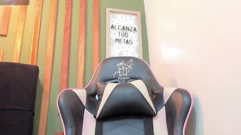 Snapshot of bianca_spear chatting on 12-13-25, 07:53 bianca_spear online show from 12-13-25, 07:53