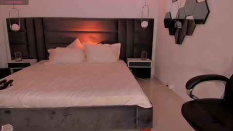 Snapshot of biancapierce_ chatting on 10-24-25, 11:39 Bianca Pierce online show from 10-24-25, 11:39