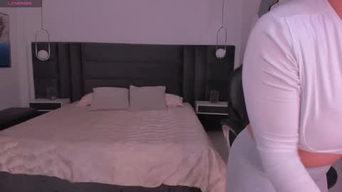 Snapshot of biancapierce_ chatting on 11-09-25, 12:14 Bianca Pierce online show from 11-09-25, 12:14