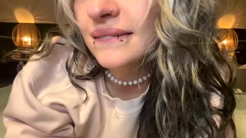 Ellie  online show from 04-19-26, 02:33