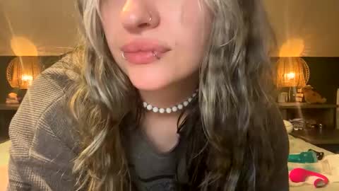 Ellie  online show from 04-24-26, 04:04