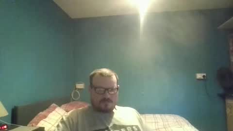 Snapshot of bidan1986 chatting on 12-14-25, 01:49 bigdan1986 online show from 12-14-25, 01:49