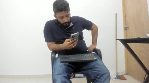 Tommy online show from 11-17-25, 08:47