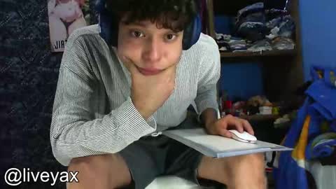 Snapshot of big_ryan18 chatting on 11-04-25, 12:43 Ryan  online show from 11-04-25, 12:43