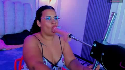 Snapshot of bigass__brunette chatting on 07-26-26, 03:58 ZOE online show from 07-26-26, 03:58