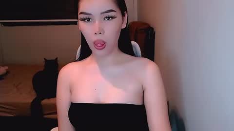 Mia online show from 07-02-26, 02:45