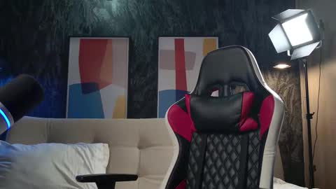 kyra Moor online show from 11-08-25, 02:34