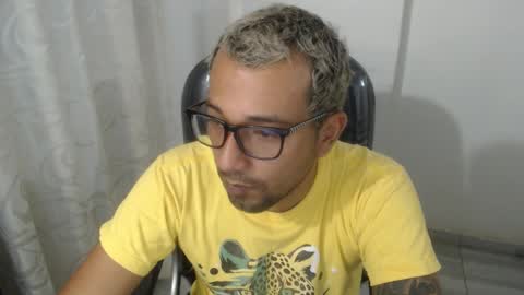 Snapshot of bigcock_hair chatting on 10-12-25, 11:15 bigcock_hair online show from 10-12-25, 11:15