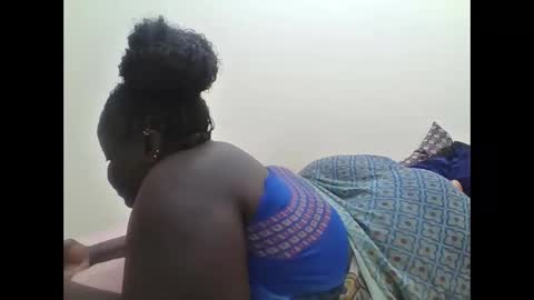 Snapshot of bigdarkass chatting on 12-21-25, 09:00 VIOLET online show from 12-21-25, 09:00