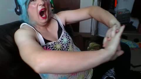 Madelyn online show from 11-23-25, 05:24