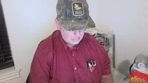 Snapshot of bigdylan17 chatting on 01-25-25, 03:30 Dylan 56 Taleah 53 online show from 01-25-25, 03:30