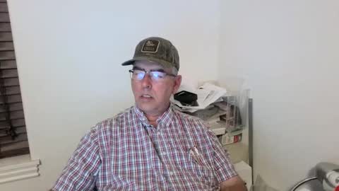 Snapshot of bigdylan17 chatting on 10-07-25, 01:25 Dylan 56 Taleah 53 online show from 10-07-25, 01:25