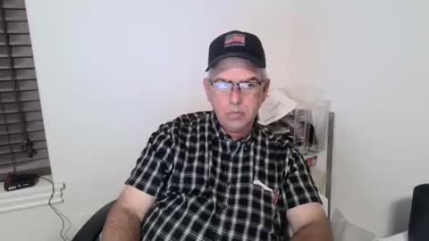 Snapshot of bigdylan17 chatting on 11-16-25, 12:38 Dylan 56 Taleah 53 online show from 11-16-25, 12:38