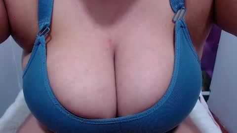 Snapshot of bigg_boobs_xxx chatting on 06-05-26, 11:16 Sunny online show from 06-05-26, 11:16