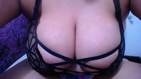 Snapshot of bigg_boobs_xxx chatting on 06-27-26, 01:10 Sunny online show from 06-27-26, 01:10
