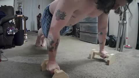 biggerisbetter21 online show from 12-14-24, 12:44