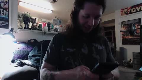 biggerisbetter21 online show from 11-12-25, 08:15