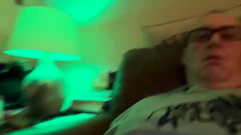 Snapshot of biggloves4bighands chatting on 10-25-25, 11:21 biggloves4bighands online show from 10-25-25, 11:21