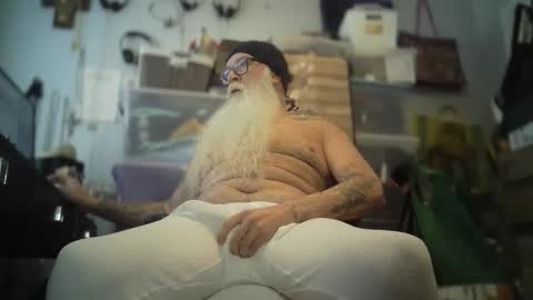 bigjeff01 online show from 12-01-25, 04:12