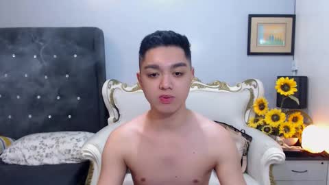 Snapshot of bigshowforyouxx chatting on 10-13-25, 02:06 Jay online show from 10-13-25, 02:06