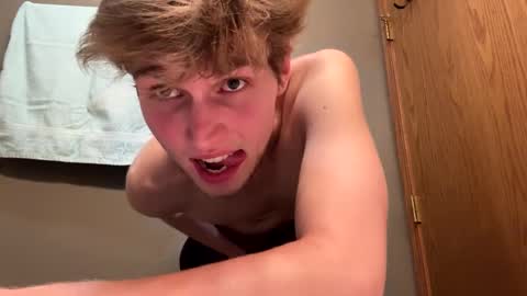 Snapshot of bigskinnyboyshh chatting on 12-20-24, 05:36 bigskinnyboyshh online show from 12-20-24, 05:36