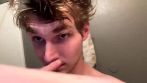 Snapshot of bigskinnyboyshh chatting on 12-27-24, 07:57 bigskinnyboyshh online show from 12-27-24, 07:57