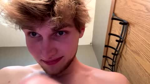 Snapshot of bigskinnyboyshh chatting on 01-06-25, 09:41 bigskinnyboyshh online show from 01-06-25, 09:41