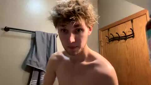 Snapshot of bigskinnyboyshh chatting on 01-14-25, 05:45 bigskinnyboyshh online show from 01-14-25, 05:45