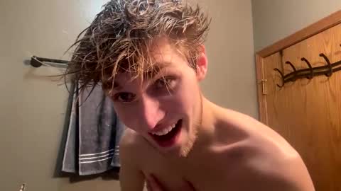 Snapshot of bigskinnyboyshh chatting on 01-18-25, 09:45 bigskinnyboyshh online show from 01-18-25, 09:45