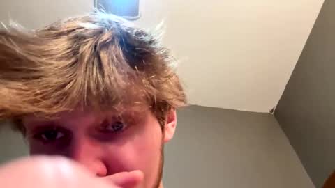 Snapshot of bigskinnyboyshh chatting on 01-21-25, 06:45 bigskinnyboyshh online show from 01-21-25, 06:45