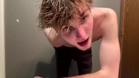 Snapshot of bigskinnyboyshh chatting on 01-28-25, 01:16 bigskinnyboyshh online show from 01-28-25, 01:16