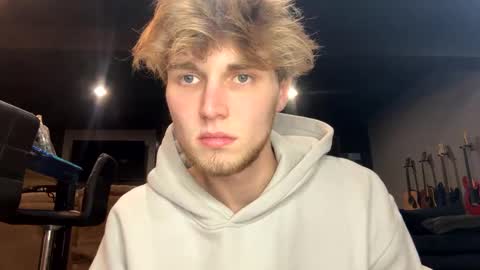 Snapshot of bigskinnyboyshh chatting on 02-13-25, 12:46 bigskinnyboyshh online show from 02-13-25, 12:46